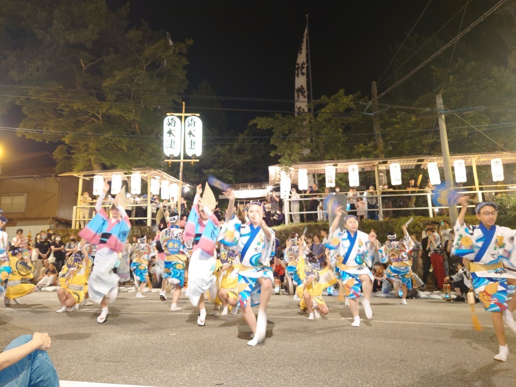 阿波踊り連も素晴らしい踊りを披露してくれました。